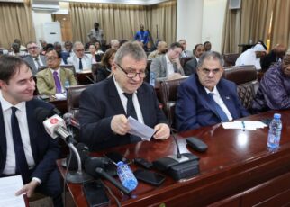 Autour des questions sécuritaires et d’approvisionnement du Mali en hydrocarbures, le Ministre DIOP a souligné les efforts importants du Gouvernement et l’engagement commun des vaillants soldats du Mali et de la Confédération AES tant dans la lutte contre les terroristes opérant dans notre espace que pour la sécurisation des convois des produits pétroliers.