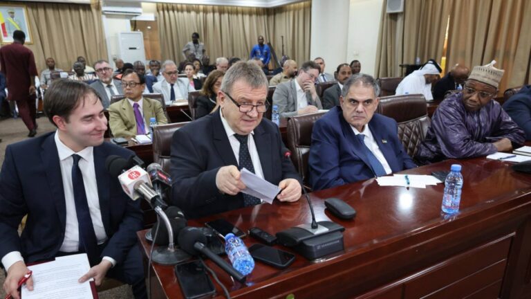 Autour des questions sécuritaires et d’approvisionnement du Mali en hydrocarbures, le Ministre DIOP a souligné les efforts importants du Gouvernement et l’engagement commun des vaillants soldats du Mali et de la Confédération AES tant dans la lutte contre les terroristes opérant dans notre espace que pour la sécurisation des convois des produits pétroliers.