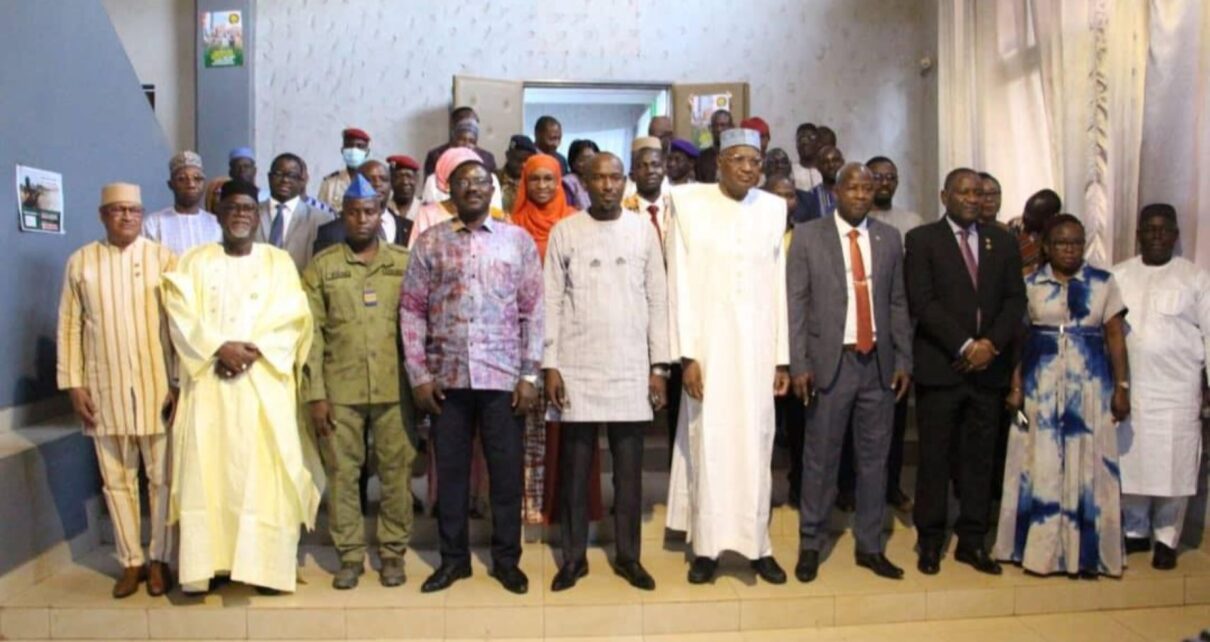 Cette rencontre technique, prélude indispensable à la réunion des Ministres des Affaires étrangères du 26 novembre, visait à examiner et à valider les projets d’instruments juridiques, ainsi que les rapports d’activité et de perspectives de l’AES. Ces documents cruciaux formeront l'ossature des décisions soumises aux Chefs d'État