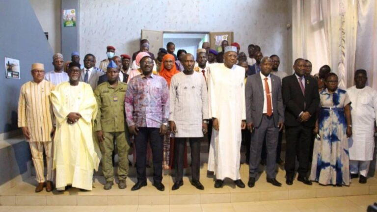 Cette rencontre technique, prélude indispensable à la réunion des Ministres des Affaires étrangères du 26 novembre, visait à examiner et à valider les projets d’instruments juridiques, ainsi que les rapports d’activité et de perspectives de l’AES. Ces documents cruciaux formeront l'ossature des décisions soumises aux Chefs d'État