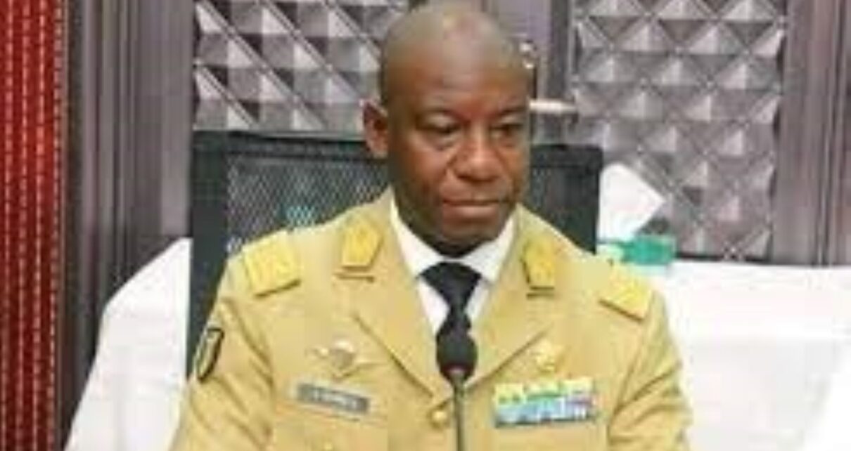 Ibrahima Dahirou Dembélé, né le 9 janvier 1967 à Ségou, est un général de l'armée malienne. Il est ministre de la Défense du 5 mai 2019 au 18 août 2020.