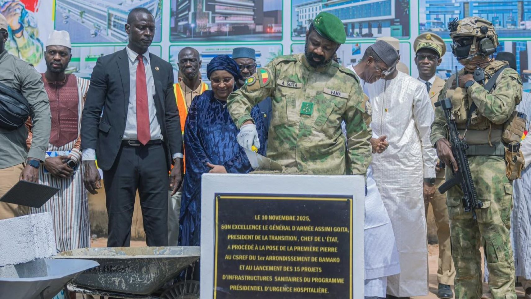 Le Projet présidentiel d’urgence hospitalière se décline en trois grands volets : la transformation des CSREF des sept arrondissements de Bamako en hôpitaux de district ; la construction de nouveaux hôpitaux de district à Bla et à Kangaba ; la réalisation d’hôpitaux régionaux modernes à San, Koutiala, Bougouni, Dioïla, Nioro, Bandiagara et Koulikoro.