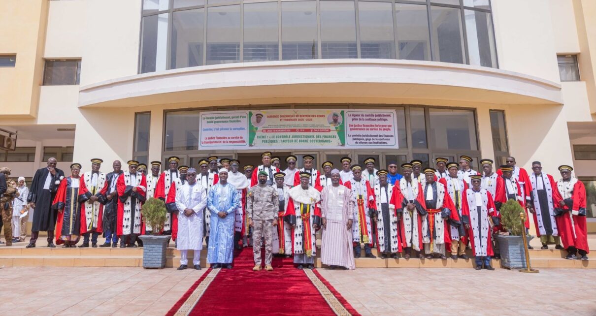 Le Président de la Transition, Son Excellence le Général d’Armée Assimi GOÏTA, a souligné que le thème de cette rentrée illustre parfaitement la volonté du Mali Kura qui est de bâtir un État intègre, responsable et transparent. « Le contrôle juridictionnel constitue le rempart le plus sûr contre le gaspillage, la fraude et la mauvaise gestion », a-t-il affirmé, rappelant que la bonne gouvernance repose sur la transparence, la responsabilité et la sanction.