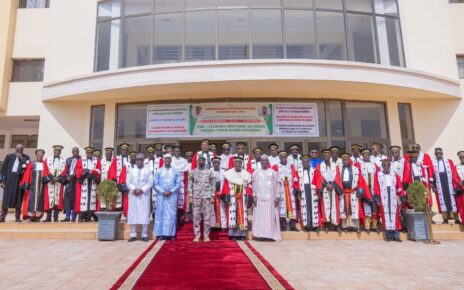 Le Président de la Transition, Son Excellence le Général d’Armée Assimi GOÏTA, a souligné que le thème de cette rentrée illustre parfaitement la volonté du Mali Kura qui est de bâtir un État intègre, responsable et transparent. « Le contrôle juridictionnel constitue le rempart le plus sûr contre le gaspillage, la fraude et la mauvaise gestion », a-t-il affirmé, rappelant que la bonne gouvernance repose sur la transparence, la responsabilité et la sanction.