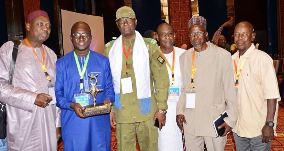 La réussite de l’inventeur malien de l’INPS s’inscrit dans les efforts continus pour renforcer la sécurité et la santé au travail en Afrique, en s’appuyant sur les progrès technologiques et la collaboration régionale.