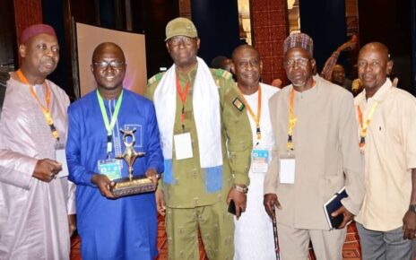 La réussite de l’inventeur malien de l’INPS s’inscrit dans les efforts continus pour renforcer la sécurité et la santé au travail en Afrique, en s’appuyant sur les progrès technologiques et la collaboration régionale.