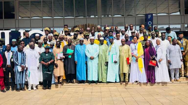 Le document, véritable feuille de route pour la décennie à venir, met en évidence des propositions concrètes pour améliorer la gouvernance judiciaire, renforcer le contrôle interne, moderniser les infrastructures, digitaliser les procédures et promouvoir la transparence dans la gestion du service public de la justice.