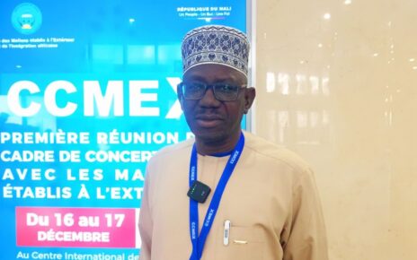 Cette initiative, portée par le ministre des Maliens établis à l’Extérieur et de l’Intégration africaine, M. Moussa Ag Attaher, vise à instaurer un cadre structuré et pérenne de dialogue avec la diaspora malienne, afin de renforcer la cohésion, l’unité et la confiance entre les acteurs de la gouvernance migratoire.