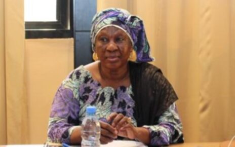 Selon la CNDH, les faits rapportés à Léré sont particulièrement alarmants. La Commission mentionne l’exécution de 14 civils, des enlèvements, le recrutement d’enfants par des groupes armés ainsi que des atteintes manifestes au droit de propriété. De tels actes constituent, selon l’institution, des violations graves des droits humains et témoignent de la fragilité persistante du contexte sécuritaire dans cette partie du pays.