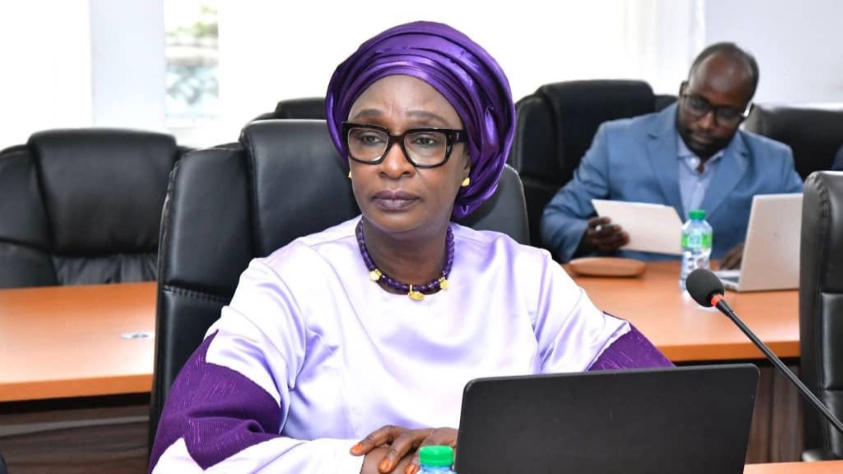 Le Sénégal réaffirme sa souveraineté judiciaire et son engagement envers la coopération internationale, tout en exprimant son vif regret face aux propos tenus par l'Ambassadrice de France à Dakar, qui a commenté l'affaire de deux ressortissants sénégalais en fuite accusés de corruption et de détournement de deniers publics.