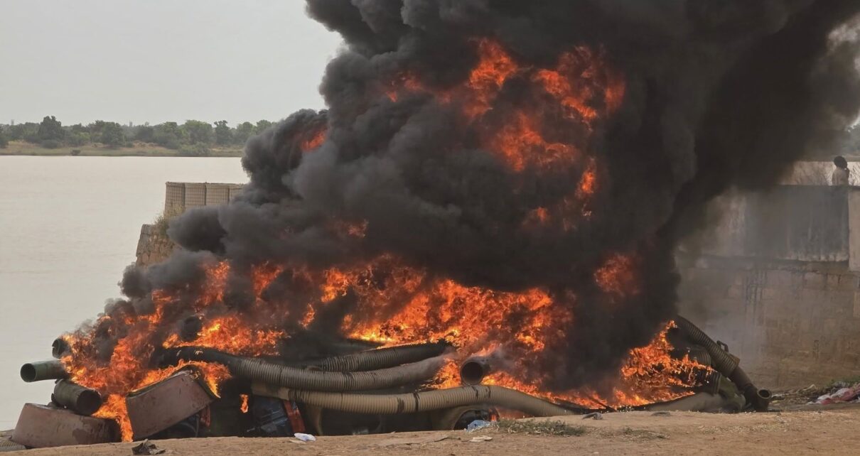 Les pratiques illicites d’extraction sur les cours d’eau constituent une source croissante de dégradation des écosystèmes au Mali, alertent plusieurs observateurs nationaux. Dans le cadre de cette lutte écologique, le ministère de l’Environnement a lancé une vaste campagne contre le dragage illégal dans la région de Koulikoro.