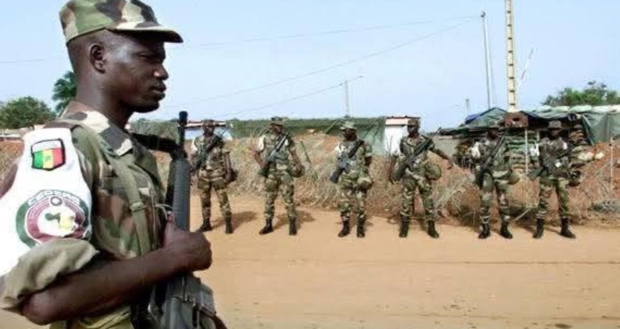 Suite à sa précédente déclaration sur la République du Bénin, la Commission de la CEDEAO informe par la présente le grand public que Conformément aux dispositions des instruments pertinents de la CEDEAO, en particulier l'article 25(e) du Protocole de 1999 relatif au mécanisme de prévention, de gestion, de règlement, de maintien de la paix et de sécurité, et après consultation entre les membres du Conseil de médiation et de sécurité au niveau des chefs d'État et de gouvernement,