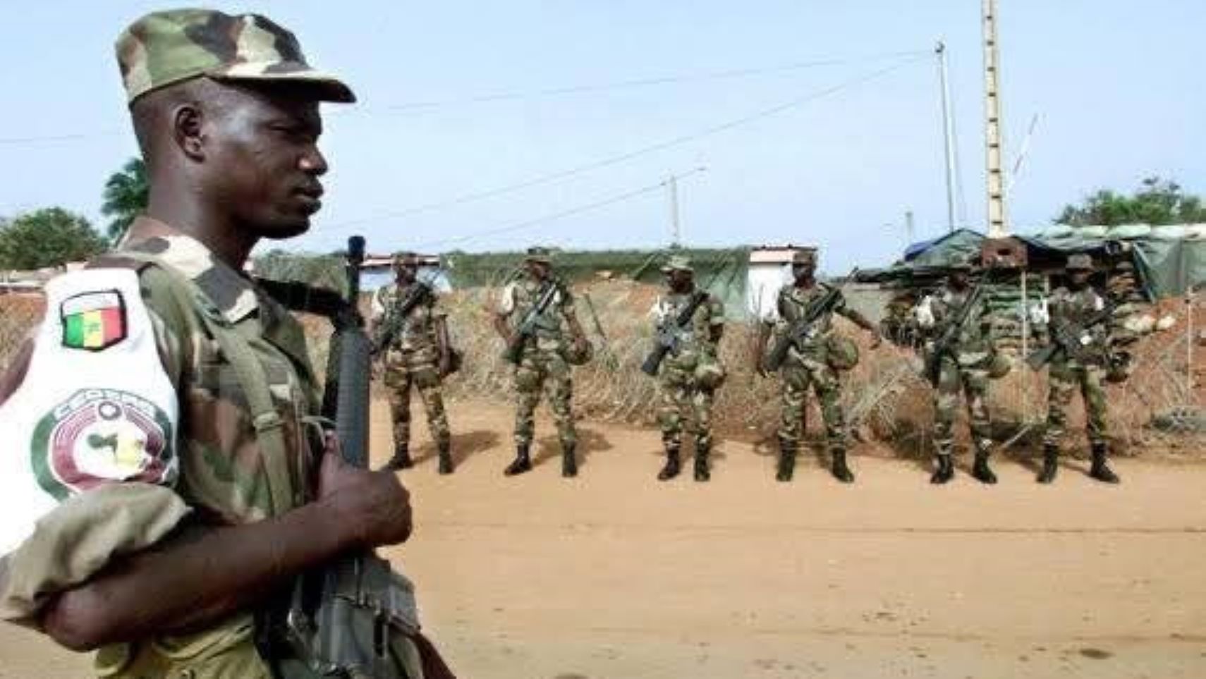 Suite à sa précédente déclaration sur la République du Bénin, la Commission de la CEDEAO informe par la présente le grand public que Conformément aux dispositions des instruments pertinents de la CEDEAO, en particulier l'article 25(e) du Protocole de 1999 relatif au mécanisme de prévention, de gestion, de règlement, de maintien de la paix et de sécurité, et après consultation entre les membres du Conseil de médiation et de sécurité au niveau des chefs d'État et de gouvernement,