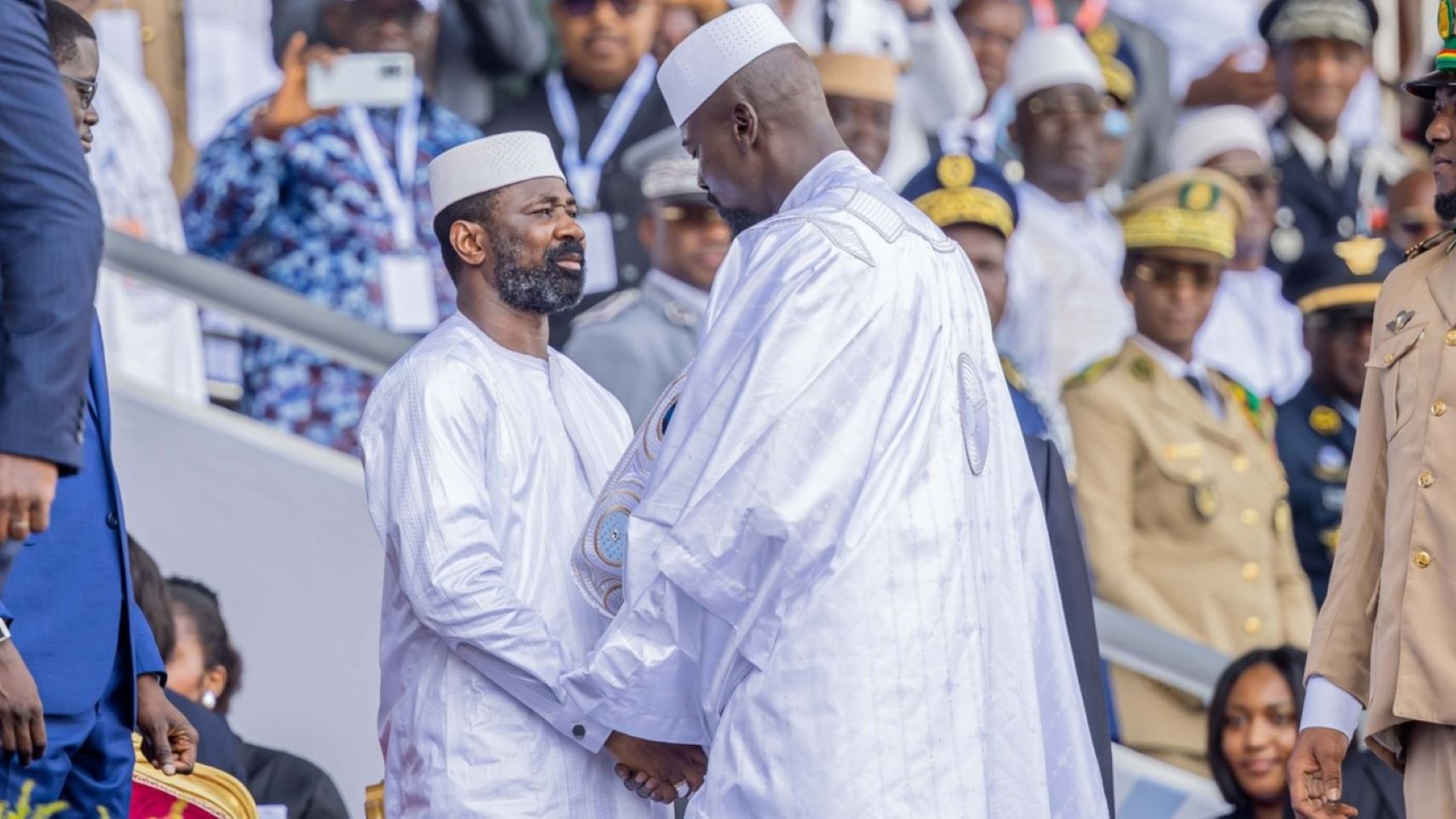 Tout d'abord, je voudrais remercier, saluer et surtout féliciter le Président Mamadi Doumbouya pour son élection à la tête de la République de Guinée. La Guinée et le Mali sont unis non seulement par l’histoire, mais aussi par la culture et la géographie