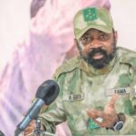 Plus qu’une simple commémoration, le 20 janvier est également un moment d’examen collectif de conscience, de gratitude profonde à l’endroit de ces braves femmes et hommes qui portent, avec honneur et constance, les couleurs de la Nation tout en se dédiant à la défense du territoire et à la protection des personnes et des biens.