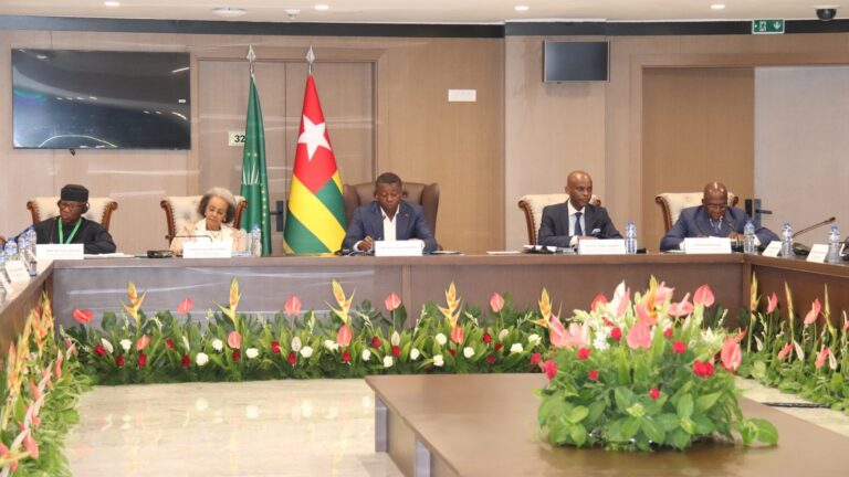 La Réunion de Haut niveau a passé en revue les efforts diplomatiques déployés aux niveaux africain et international au cours des douze (12) derniers mois en vue de rouvrir les espaces de dialogue entre les protagonistes du conflit et d'accélérer la dynamique vers la désescalade et des solutions négociées.