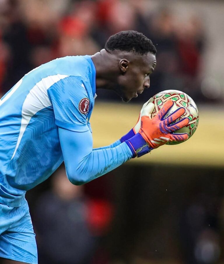 Il faut être sérieux ! À une minute de la fin, vous pensez qu’on va s’entendre ? Il voulait marquer et j’ai arrêté, c’est tout !