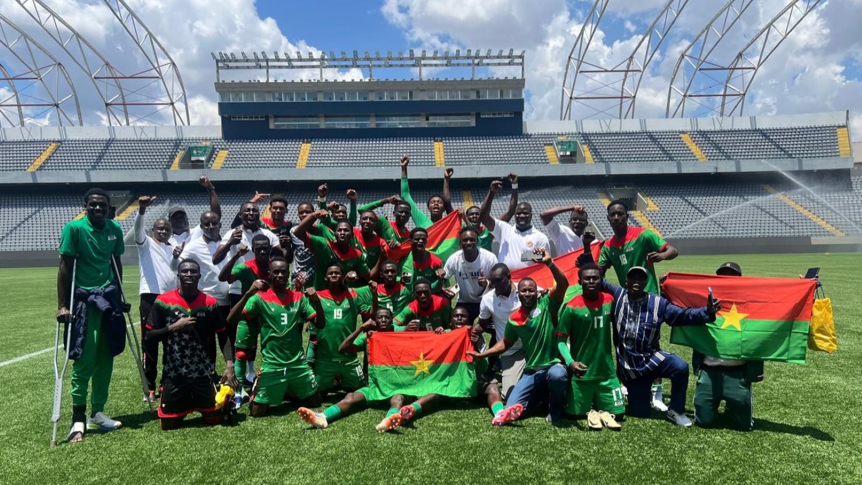 L'aventure brésilienne ne s'arrête pas là. Pour l'ultime marche, les Étalons affronteront un géant local : Palmeiras. Jouer une finale au Brésil, contre un club brésilien, représente un défi immense, mais cette équipe a prouvé qu'elle avait le caractère pour renverser des montagnes.