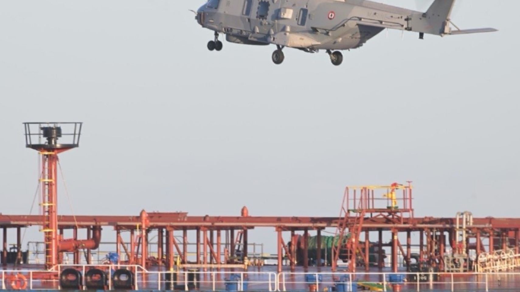 La Marine nationale a arraisonné ce matin un navire pétrolier en provenance de Russie, sous sanctions internationales et suspecté d’arborer un faux pavillon.