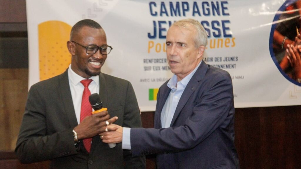 Pendant de nombreuses conférences sur l’espace — lieu symbolique de dialogue et d’ouverture — Michel n’a jamais hésité à prendre la parole, en public comme en aparté, pour exprimer ses convictions profondes au service de la jeunesse.