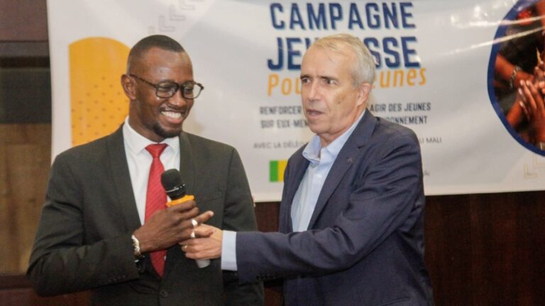 Pendant de nombreuses conférences sur l’espace — lieu symbolique de dialogue et d’ouverture — Michel n’a jamais hésité à prendre la parole, en public comme en aparté, pour exprimer ses convictions profondes au service de la jeunesse.