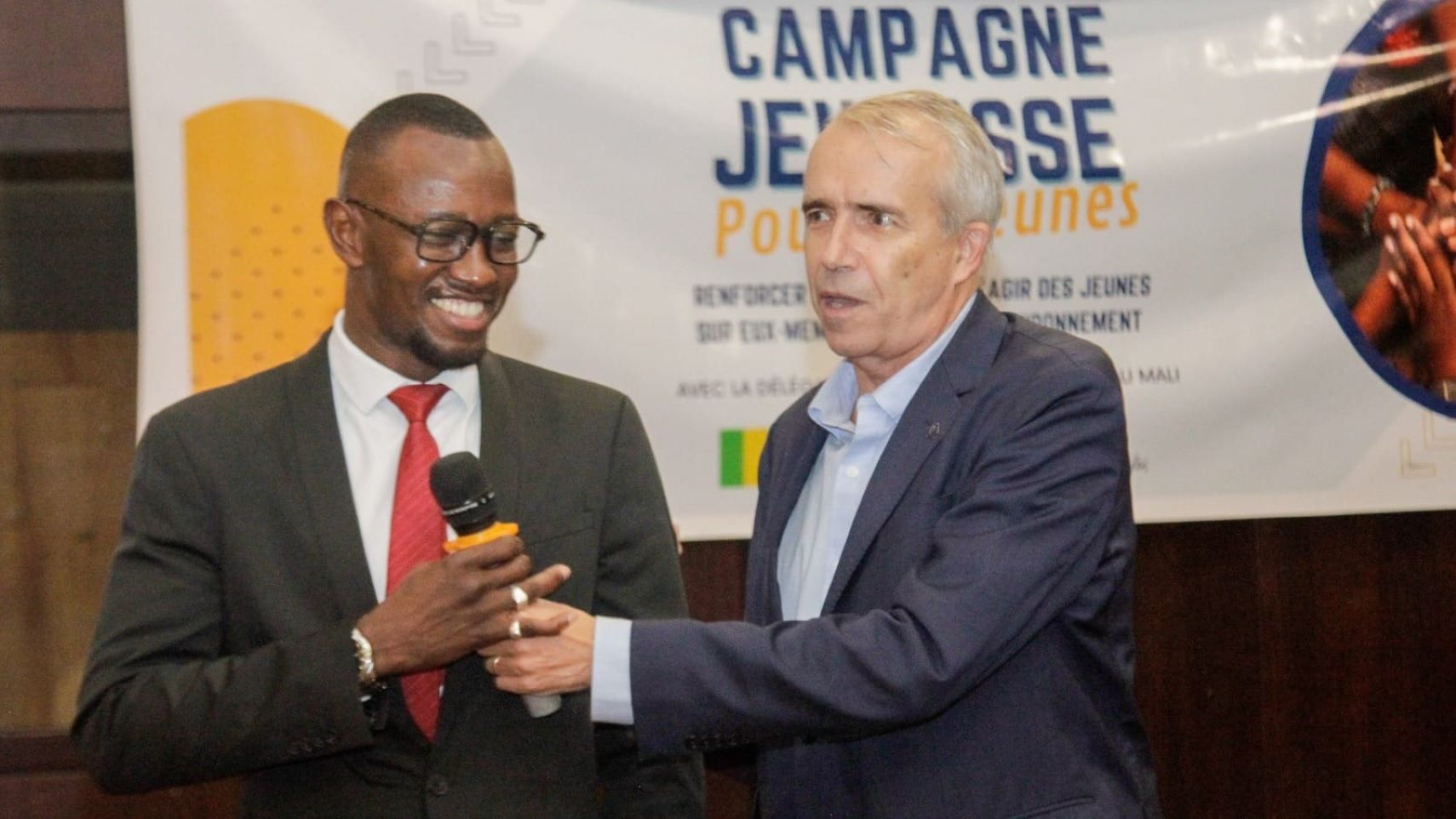 Pendant de nombreuses conférences sur l’espace — lieu symbolique de dialogue et d’ouverture — Michel n’a jamais hésité à prendre la parole, en public comme en aparté, pour exprimer ses convictions profondes au service de la jeunesse.