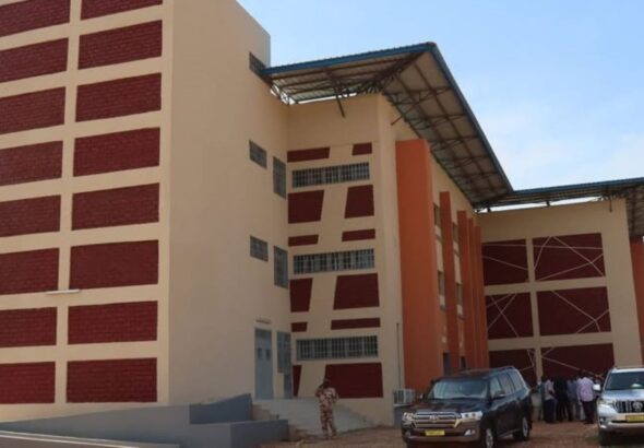 Le Ministre de l'Enseignement supérieur, de la Recherche et de l'Innovation porte à la connaissance du public, des apprenants, des promoteurs et responsables d'IPES et de tout autre acteur de l'enseignement supérieur et de la recherche qu'en attendant la prise du dispositif annoncé par l'article 21 de l'arrêté n°2025-0363/MESRI/SG/DGESup du 12 novembre 2025 portant Cahier des charges des IPES relativement aux conditions spécifiques aux offres de Formation Ouvertes et à Distance (FOAD), il ne délivre plus d'autorisations de créer ou d'ouvrir des offres de formation entièrement déroulées en ligne.