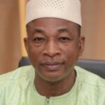 Cette réforme vient actualiser la Loi n°02-053 du 16 décembre 2002, modifiée, qui constituait jusqu’ici le socle juridique de la gestion des agents de l’État. Adoptée à l’époque pour « doter notre pays d’un meilleur instrument de gestion des Fonctionnaires de l’État » et adapter l’administration aux mutations institutionnelles, cette loi a, au fil des années, révélé certaines limites.