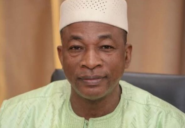 Cette réforme vient actualiser la Loi n°02-053 du 16 décembre 2002, modifiée, qui constituait jusqu’ici le socle juridique de la gestion des agents de l’État. Adoptée à l’époque pour « doter notre pays d’un meilleur instrument de gestion des Fonctionnaires de l’État » et adapter l’administration aux mutations institutionnelles, cette loi a, au fil des années, révélé certaines limites.