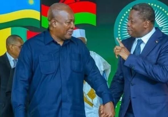 La République du Ghana, par sa décision de soumettre à l'arbitrage international le différend relatif à la délimitation de la frontière maritime commune, marque sa volonté de sortir du cadre des négociations bilatérales en cours.