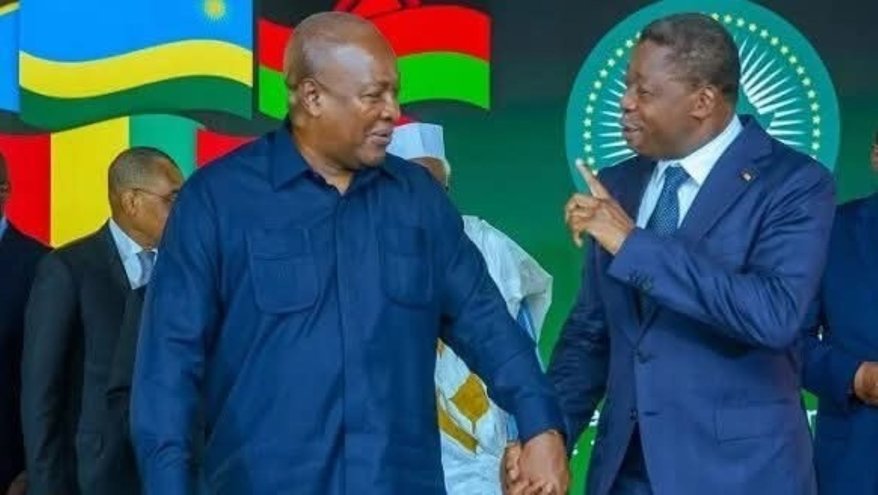 La République du Ghana, par sa décision de soumettre à l'arbitrage international le différend relatif à la délimitation de la frontière maritime commune, marque sa volonté de sortir du cadre des négociations bilatérales en cours.