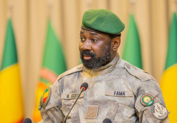 Le Président Assimi Goïta a insisté sur le rôle central des Institutions de la République et des autorités administratives indépendantes dans le processus de refondation en cours. À travers leurs missions de régulation, de contrôle, de vérification, de médiation et de protection des droits, elles contribuent, selon lui, à la « consolidation de l’État et au renforcement de la confiance des citoyens ».