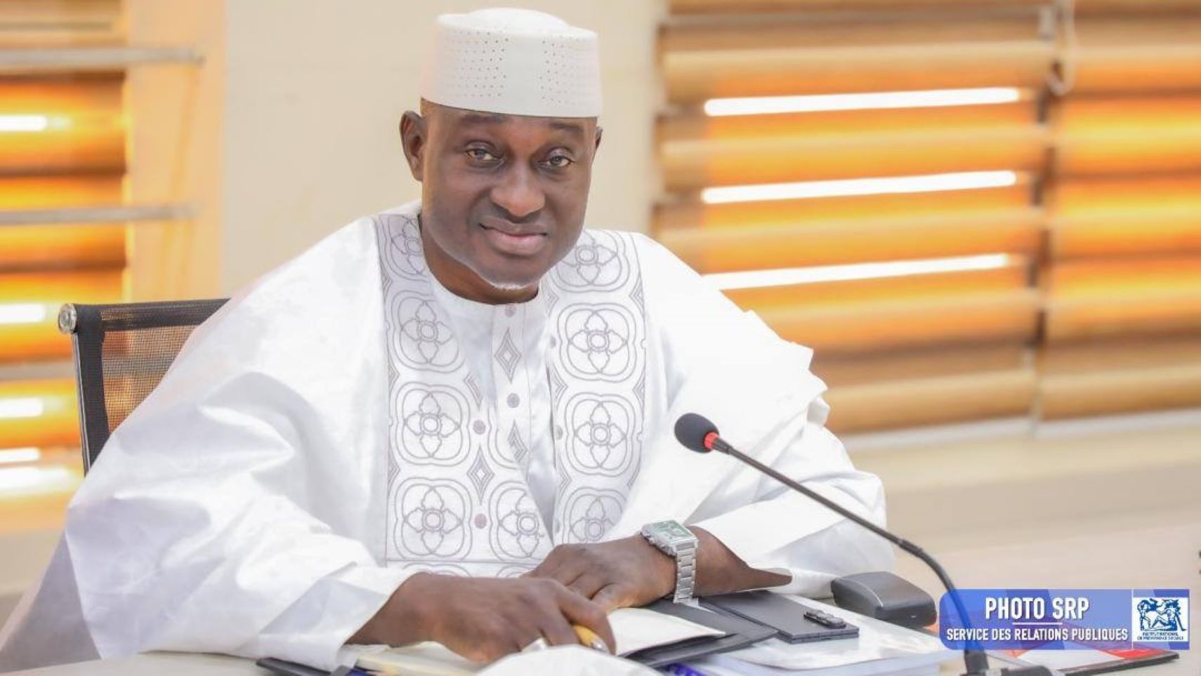 Malgré une conjoncture marquée par la crise énergétique, la restructuration du secteur minier et le retrait de certains partenaires, les recettes de l’INPS ont progressé de 8,22 % par rapport à 2023. L’exercice 2024 s’est clos sur un résultat excédentaire de 12 680 643 168 FCFA, en légère baisse de 6 % par rapport aux 13 489 591 623 FCFA de 2023. Fait notable, le résultat technique a enregistré une hausse de 14 %, tandis que l’équilibre des régimes repose sur des performances positives dans les accidents du travail, les prestations familiales et l’assurance volontaire.