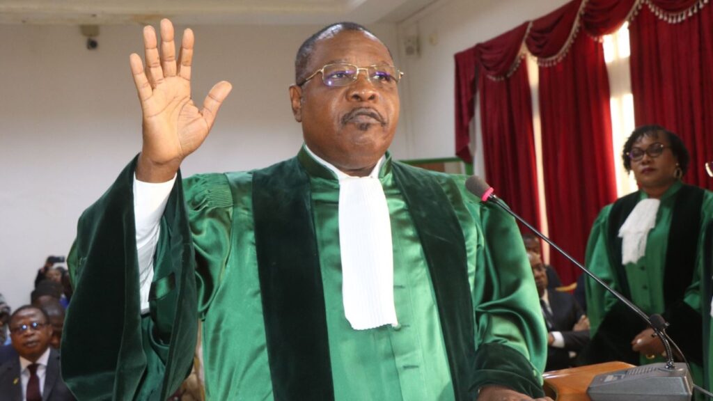 Né en 1958, Kuami Gameli Lodonou n’est pas un inconnu des cercles judiciaires ouest-africains. Magistrat hors hiérarchie, il a bâti une solide réputation en tant que Secrétaire Exécutif de la Commission Nationale OHADA (Organisation pour l'Harmonisation en Afrique du Droit des Affaires) au Togo.