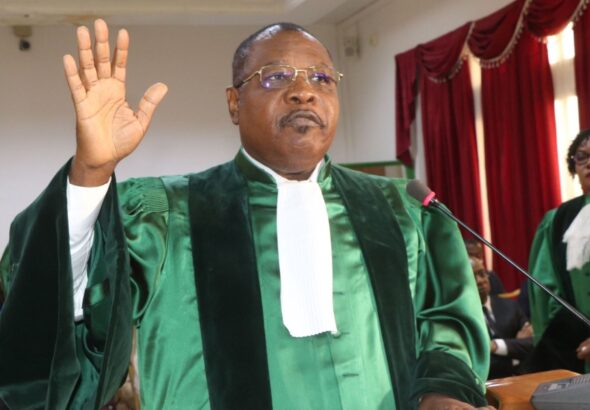 Né en 1958, Kuami Gameli Lodonou n’est pas un inconnu des cercles judiciaires ouest-africains. Magistrat hors hiérarchie, il a bâti une solide réputation en tant que Secrétaire Exécutif de la Commission Nationale OHADA (Organisation pour l'Harmonisation en Afrique du Droit des Affaires) au Togo.