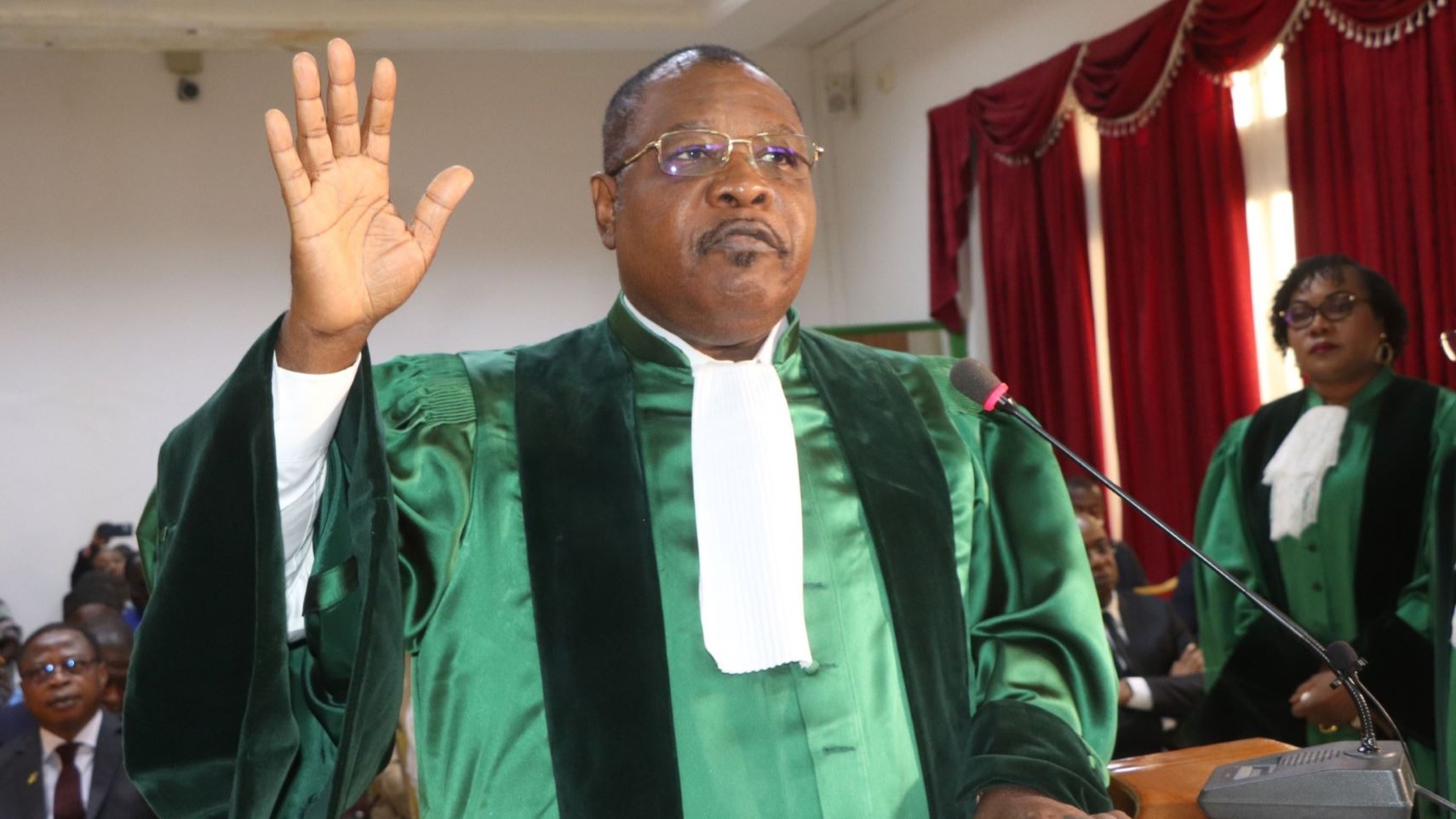 Né en 1958, Kuami Gameli Lodonou n’est pas un inconnu des cercles judiciaires ouest-africains. Magistrat hors hiérarchie, il a bâti une solide réputation en tant que Secrétaire Exécutif de la Commission Nationale OHADA (Organisation pour l'Harmonisation en Afrique du Droit des Affaires) au Togo.