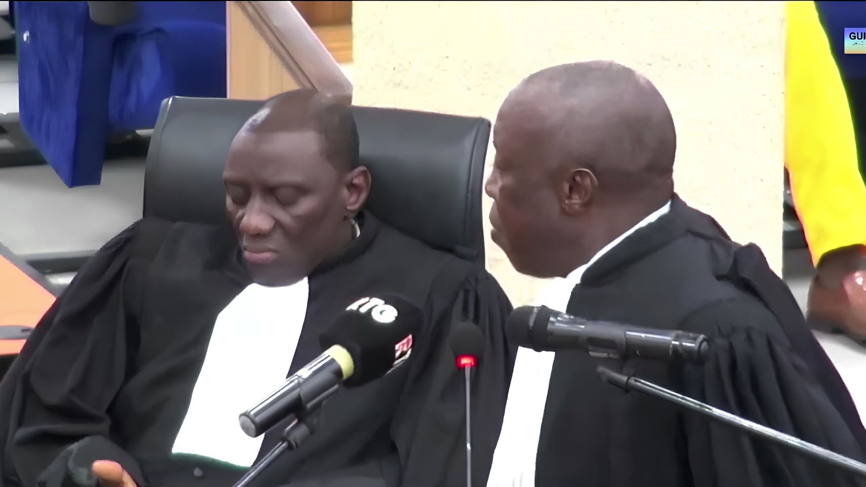 En procédant au transfèrement de Monsieur Aboubacar DIAKITE dit Toumba de la maison centrale de Conakry vers la prison civile de Coyah, l'Administration Pénitentiaire s'est adjugée un pouvoir qui appartient exclusivement aux juridictions compétentes susvisées, violant ainsi le principe de la légalité de sa détention, ses droits à la défense, son droit à un recours effectif, le tout sans aucun respect d'une quelconque loyauté procédurale.