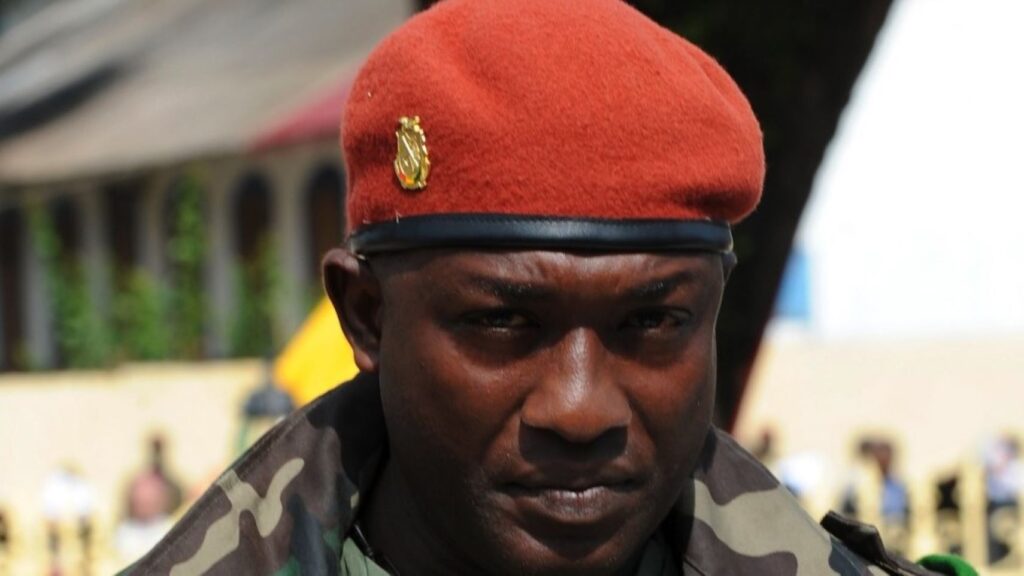 Face à cette situation alarmante, qui compromettait la sécurité de l’établissement, la décision légale et appropriée de transférer Monsieur Aboubacar Diakité à la Maison centrale de Coyah a été prise