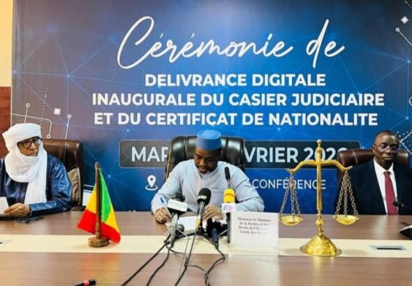 Fruit d’une synergie entre le ministère de la Communication, à travers l’AGETIC (Agence des Technologies de l’Information et de la Communication), et le département de la Justice, la plateforme dématérialisée vise à simplifier les procédures et à réduire drastiquement les délais de traitement. Elle ambitionne également de renforcer la transparence et l’efficacité administrative.