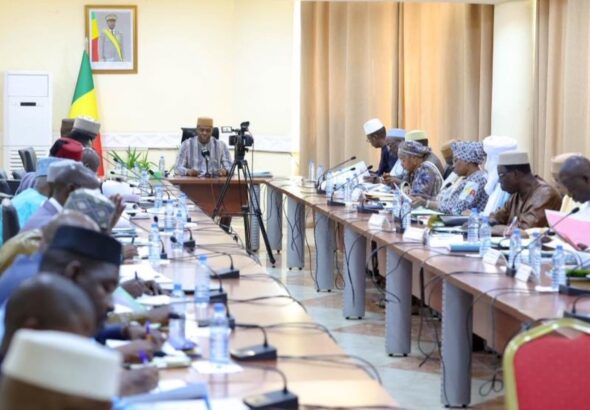 La structuration de cette nouvelle étape repose sur trois piliers fondamentaux : la Défense et Sécurité, la Diplomatie et le Développement. L'objectif demeure la planification de mesures concrètes répondant aux attentes primordiales des populations, notamment une sécurité accrue, la libre circulation des personnes et des biens, ainsi qu'un développement socio-économique réel passant par des infrastructures structurantes et des partenariats respectueux de la souveraineté à l'échelle internationale.