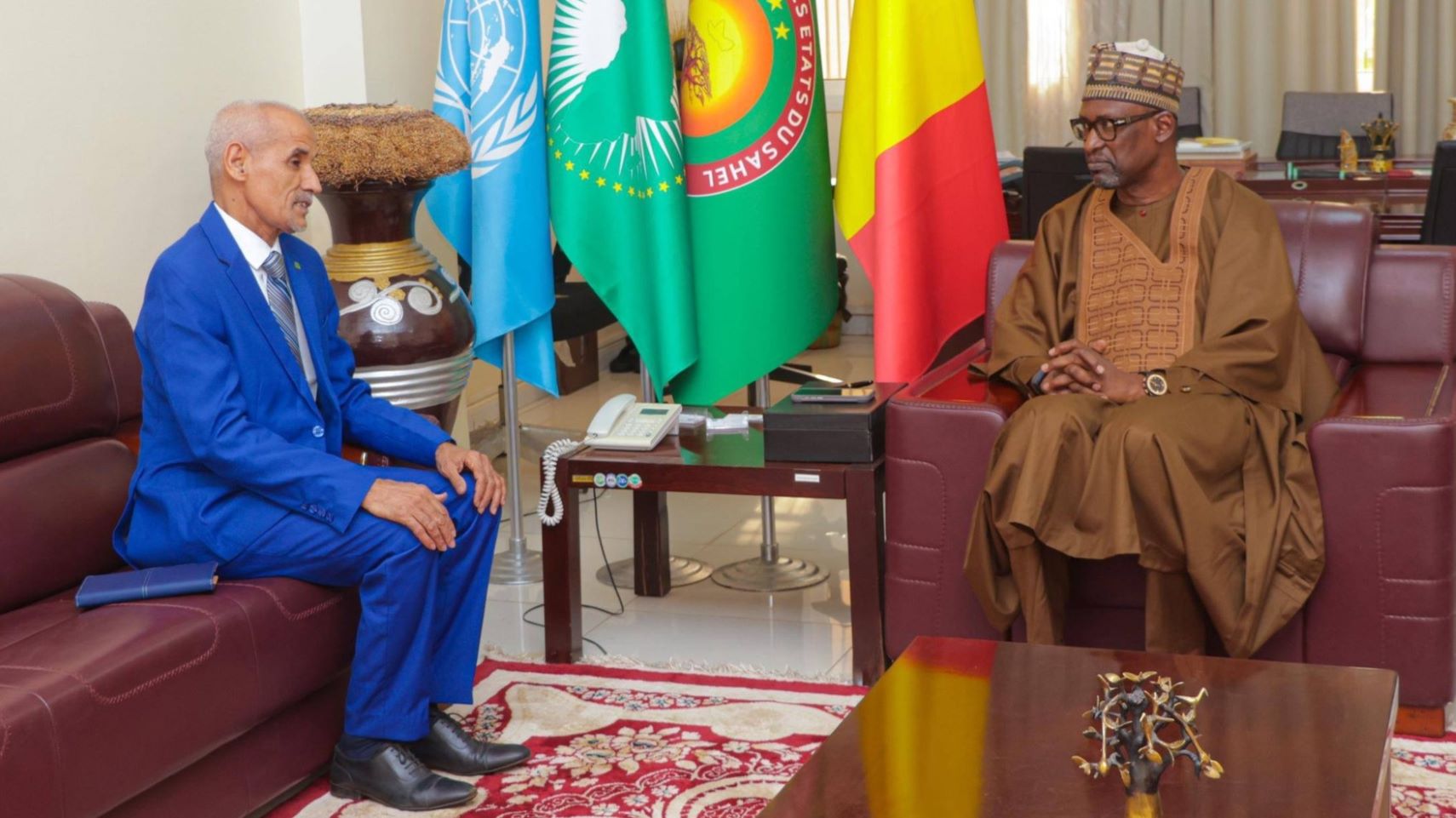 A cet égard, le Ministre DIOP a relevé la nécessité de renforcer davantage la coopération bilatérale dans un esprit de collaboration renforcée, de solidarité fraternelle sincère et de dialogue constructif dans l’intérêt supérieur de nos deux pays