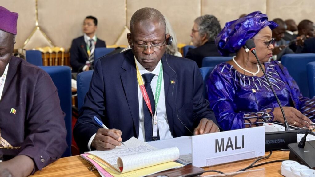 La première rencontre a réuni, à l’instar des pays africains partenaires de la Chine, la délégation malienne et le Gouvernement chinois autour du thème : Accélérer l’industrialisation de l’Afrique par les investissements de la Chine » sous la présidence de la Directrice générale de l’OMC.