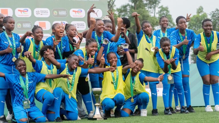 Attribuée au Royaume en octobre 2024, la compétition devait initialement se dérouler du 17 mars au 3 avril 2026. Cependant, face à des "circonstances imprévues" évoquées par l’instance dirigeante du football africain, une reprogrammation est apparue nécessaire.