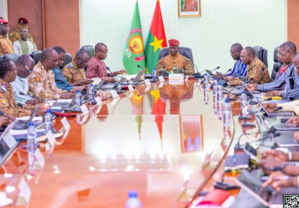 Il a délibéré sur les dossiers inscrits à son ordre du jour, entendu une communication orale, procédé à des nominations et autorisé des missions à l’étranger.