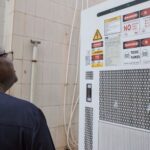 Il faut noter que ce bâtiment a été doté de panneaux solaires dans le but de renforcer l’autonomie énergétique de la CANAM afin de sécuriser ses services.