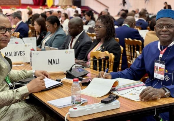 S’exprimant devant un parterre de ministres, de partenaires techniques et financiers ainsi que de hauts responsables de l’OMC, le chef du département en charge du Commerce a rappelé le rôle actif du Mali en tant que pays co-initiateur de cet accord structurant. Il a notamment souligné que les négociations ayant conduit à son adoption ont été lancées puis finalisées lors de la 13ᵉ Conférence ministérielle tenue à Abu Dhabi en mars 2024.