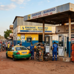 Le super carburant sans plomb franchit la barre des 850 francs pour s’établir à 875 FCFA le litre. Le gasoil et le distillant diesel oil, essentiels pour le transport et l'industrie, sont désormais fixés à 940 FCFA le litre.
