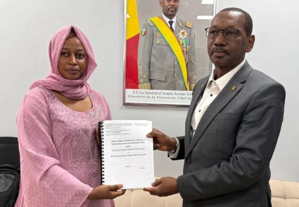 À ce jour, la passation de service entre le bureau sortant et le nouveau bureau fédéral n’a toujours pas eu lieu. Cela fait maintenant plus d’un mois que nous sommes dans l’attente. Nous sommes convoqués, puis renvoyés. On nous demande de venir, puis de revenir. Cette situation nous fait perdre un temps extrêmement précieux, alors que les urgences s’accumulent.