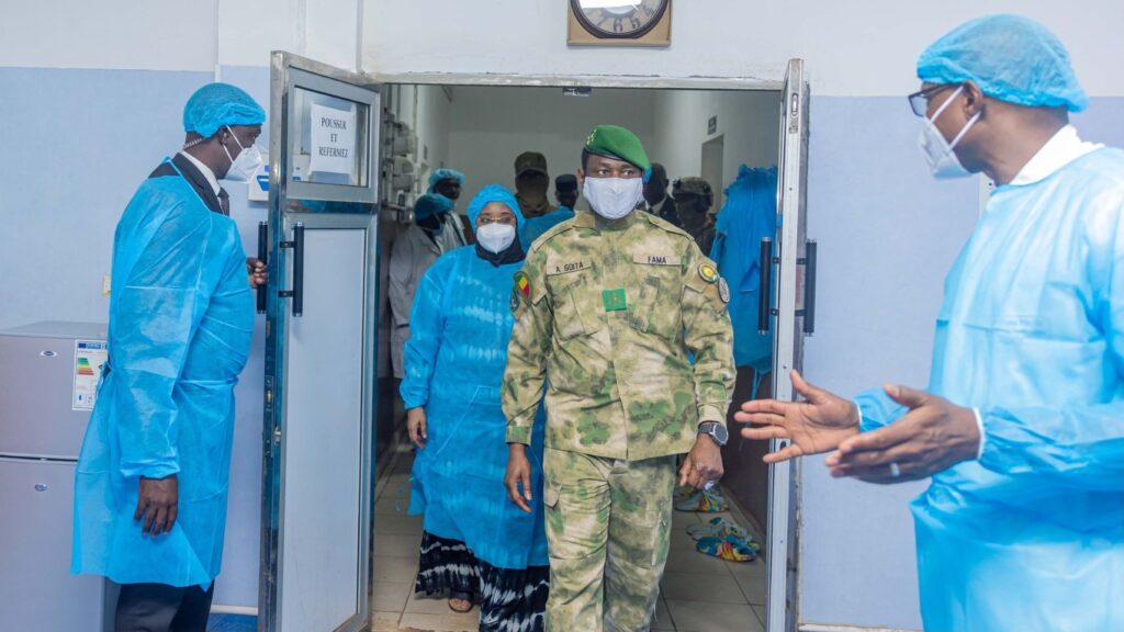 Le Président Goïta a, par ailleurs, réaffirmé la détermination des autorités de la Transition à intensifier la lutte contre les groupes armés terroristes.