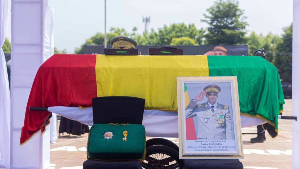 Cercueil adio Camara